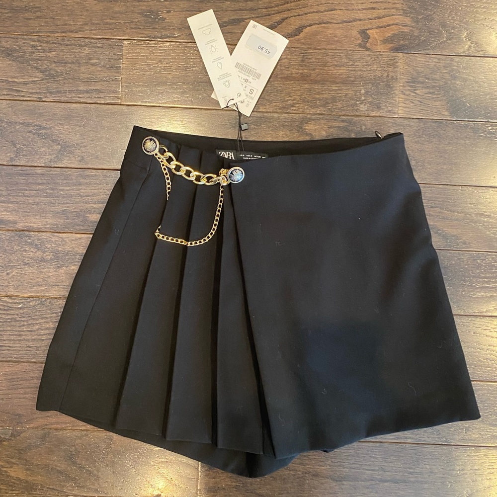 Zara chain trim skort Small